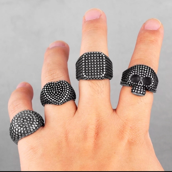 Black and Silver Mesh Ring. S9 - Picture 4 of 5